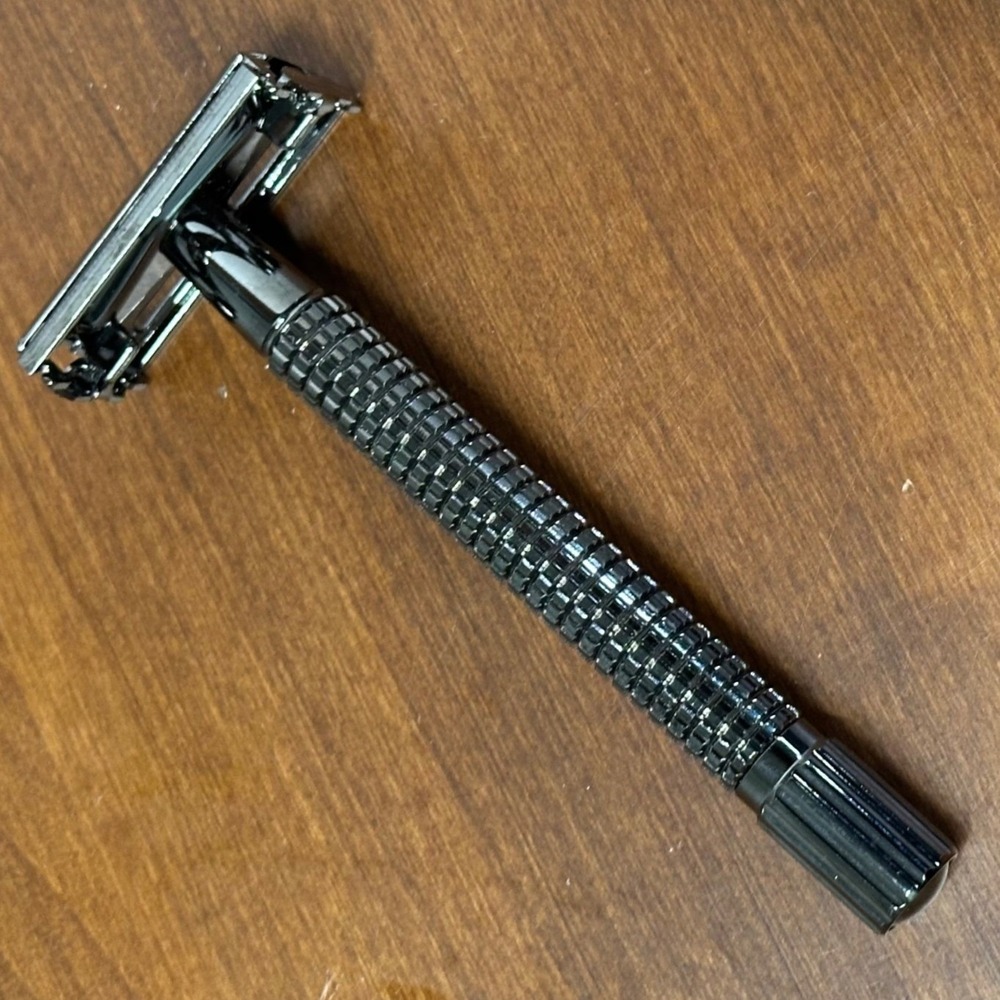 Double Edge Safety Razor‎ Black Chrome/Gunmetal Knurled Handle Modern DE Razor